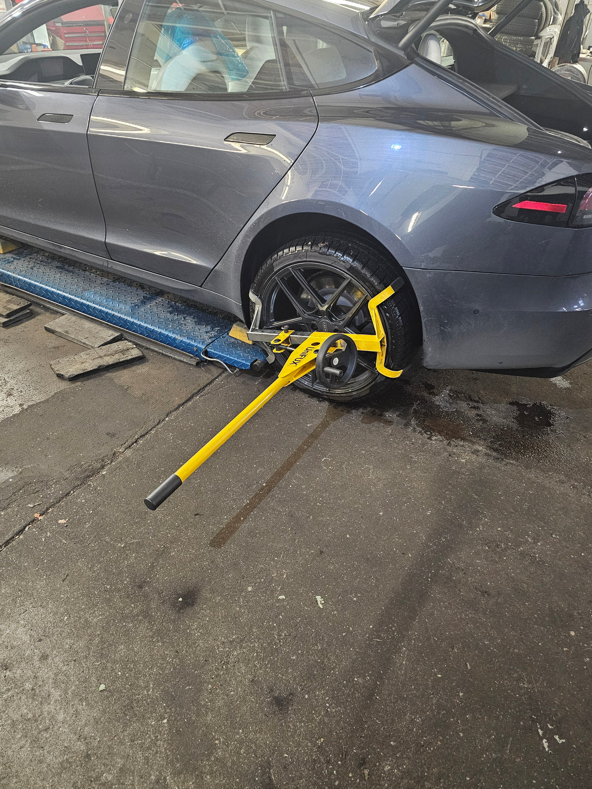 AMPTech Tesla Garantieende-Check