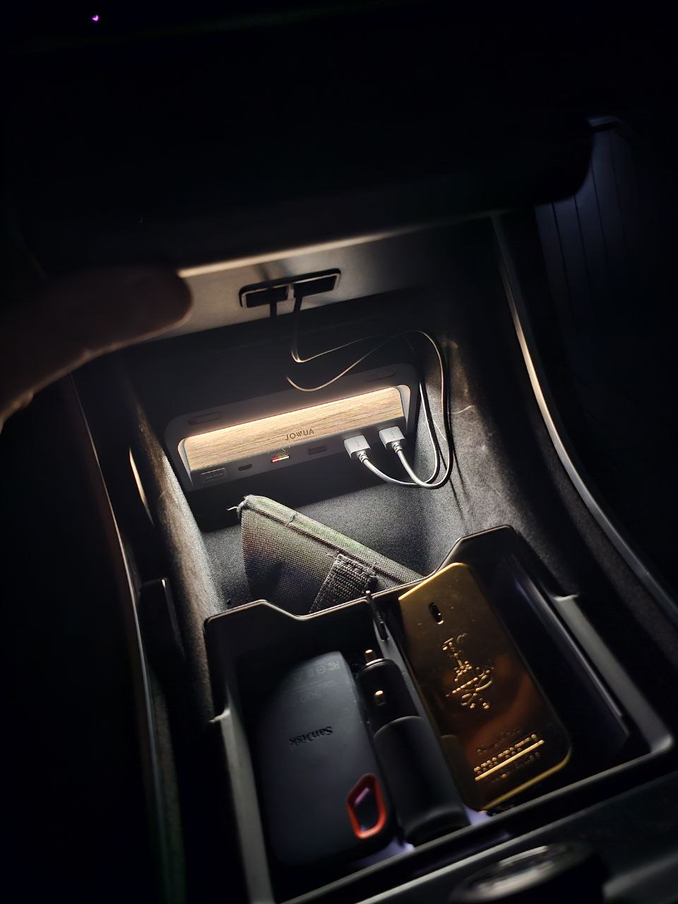 USB Hub with LED Light (USB-A + USB-A) Pre-Refresh Tesla Model 3