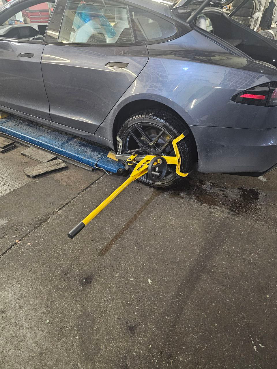 Tesla Wartungen